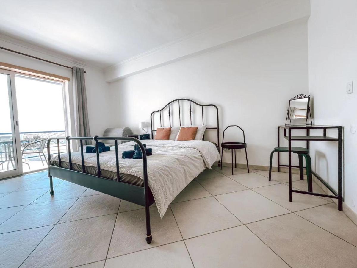 Peniche Master Bedroom With Sea View Balcony, Private Bathroom, Shared Kitchen, Swimming Pool, Surfing Resort Atouguia Da Baleia Bagian luar foto