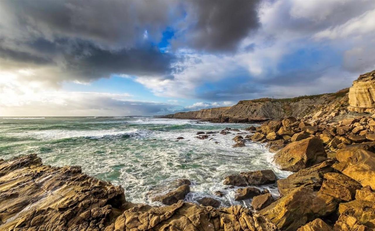 Peniche Master Bedroom With Sea View Balcony, Private Bathroom, Shared Kitchen, Swimming Pool, Surfing Resort Atouguia Da Baleia Bagian luar foto