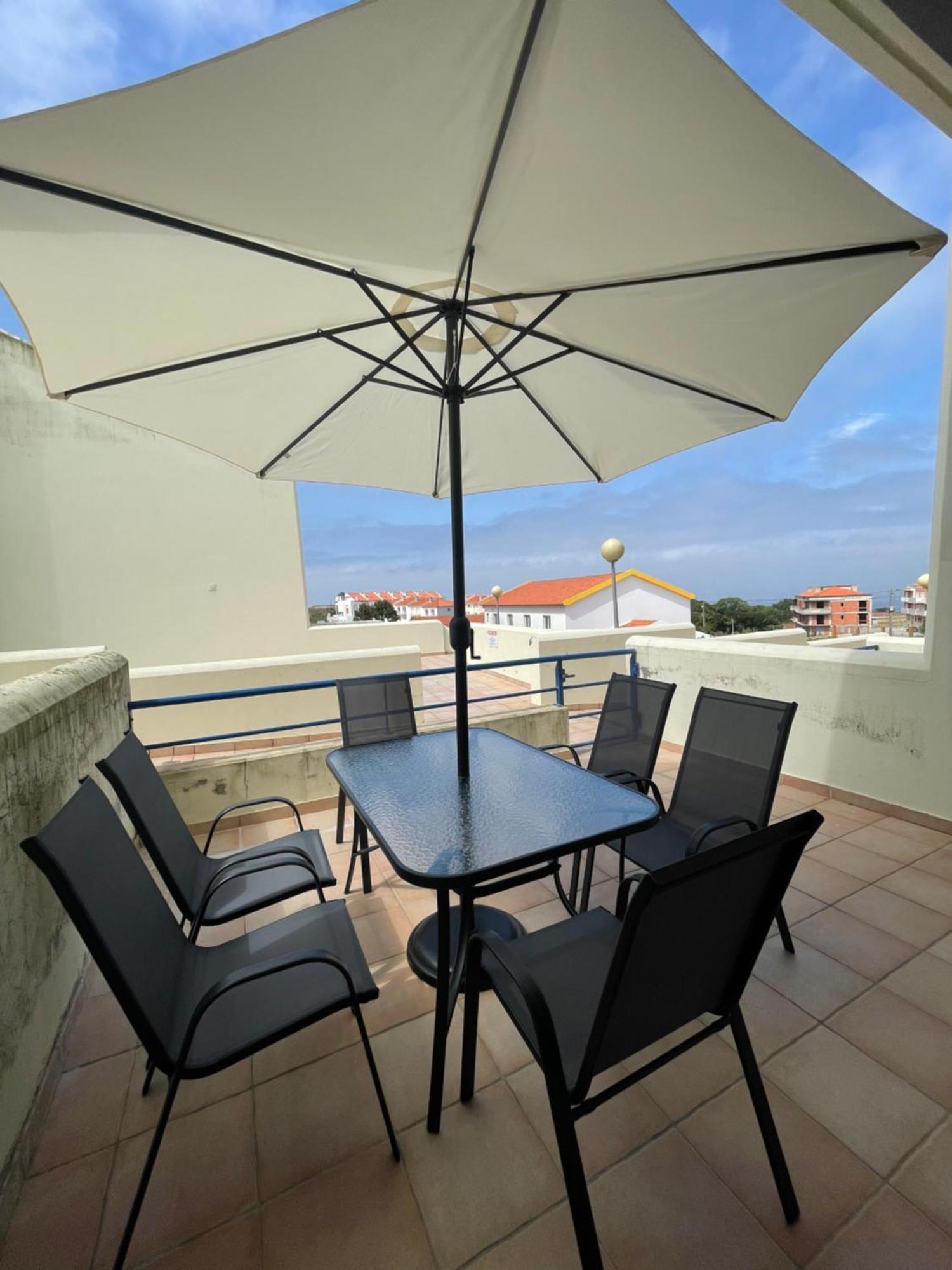 Peniche Master Bedroom With Sea View Balcony, Private Bathroom, Shared Kitchen, Swimming Pool, Surfing Resort Atouguia Da Baleia Bagian luar foto